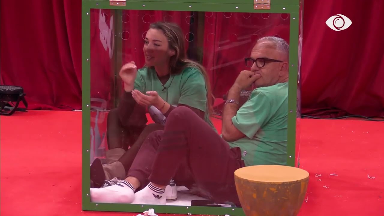 “Ngaqë është rrugaçe…”/ Selin debaton me Juelën: Do ta tregoj unë vogëlushen me përvojë…