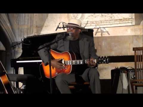 BILL SIMS JR in the GROOVE au CHÂTEAU in  # 19 Cognac Blues Passions Festival 2012