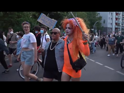 Christopher Street Day: Hundreds of thousands of people demonstrate LGBTQ rights