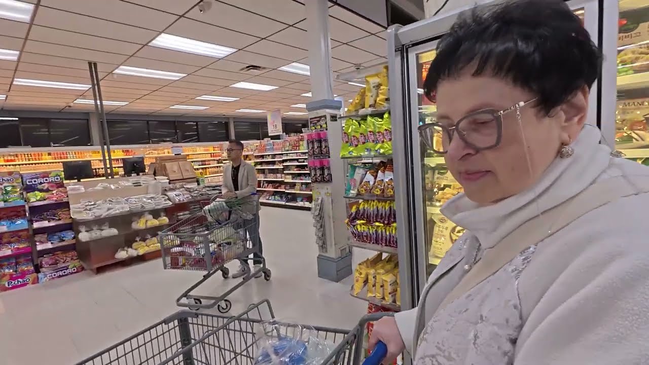 Шопинг вместо футбола и консерватории - единение с массами