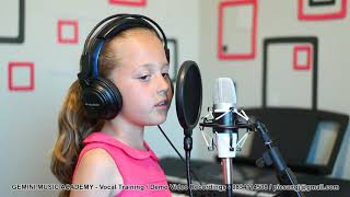 Kailey Smit (7 years old) singing &quot;Sing vir Liefde&quot;