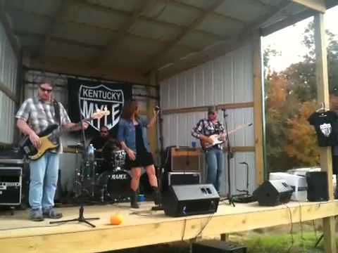 Kentucky Myle performs at Kinman Farm