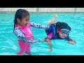 Jannie Teaching Ellie How to Swim in the Pool | Kids Pretend Play Swimming Pool and to Not Give Up