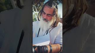 הרב שלום סבג - שיעורי וידאו - הרב שלום סבג – להחזיק עם מישהו שיסכים עם השגעון שלך ✨