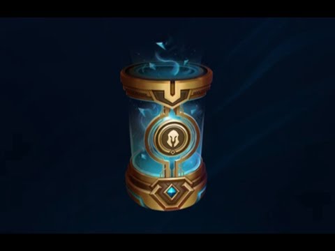 Opening the new CHAMPION CAPSULE from LEVELING UP at League of Legends