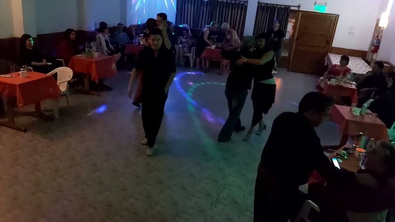 26/05/23 "Lejos de ti" Rodolfo Biagi/Teófilo Ibáñez, bailan el vals las cumpleañeras Ramona y Sandra