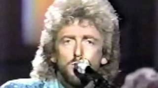 Keith Whitley-&quot;I Never Go Around Mirrors&quot; (duet with Allen Frizzell-Live, 1987)