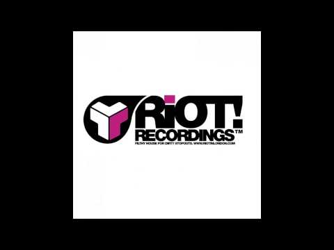 Scott Attrill, Vinylgroover - The Flashback (Original Mix) [Riot Recordings]