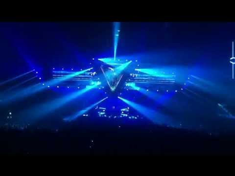 Transmission 2013 Jase Thirlwall vs. Motorcycle - As The Rush Freaks