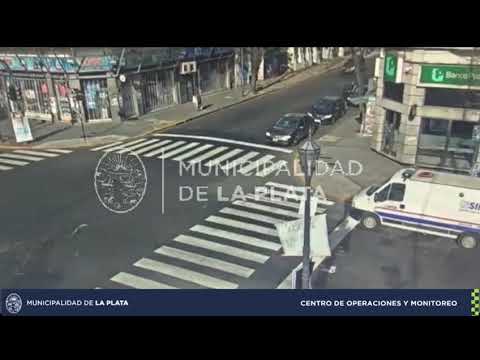 Dos impactantes accidentes de tránsito registraron las cámaras de seguridad en el centro y en 13 y 72