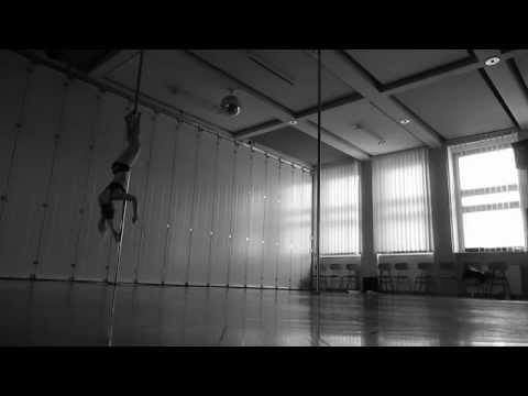 Pole dancing freestyle beginner