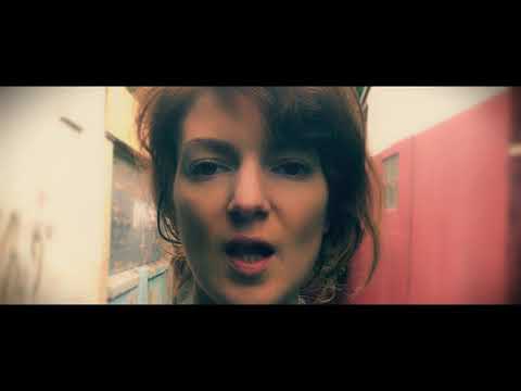 LA PEAU ET LES OS - PRESQUE L'AMOUR