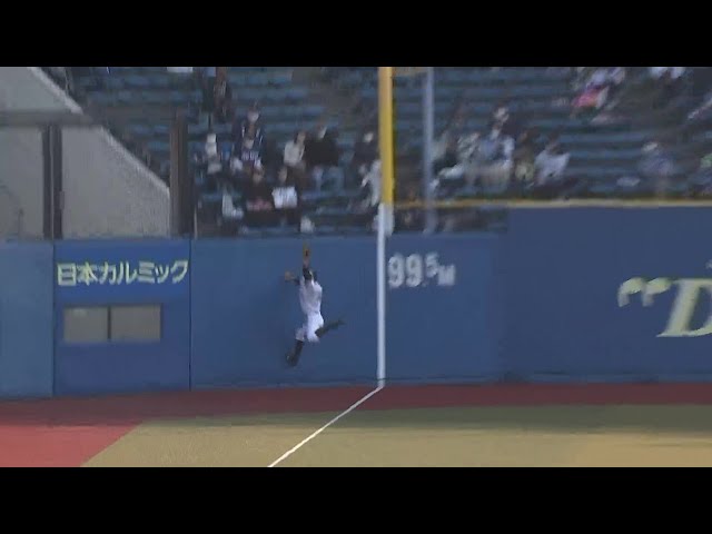 【8回表】フェンスに激突!! マリーンズ・岡大海のスーパーキャッチ!! 2022年3月12日 千葉ロッテマリーンズ 対 埼玉西武ライオンズ