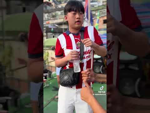 JAPONÊS NA FAVELA DA ROCINHA DANSANDO MUSICA DO MC NEGO BAM E MC BOCÃO CAPIXABA