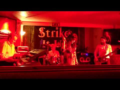 STRIKE  IT  UP    /   JOHNNY  B  GOODE