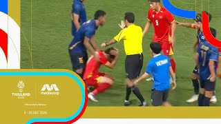 Download lagu Vietnam start time-wasting tactics in gold medal match, frustrating Thai players | SEA Games 2025 mp3