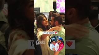 Download lagu Hum Saath Saath Hain❤️ Salman Khan and Sonali Bendre reunite at an event. #salmankhan #shorts mp3