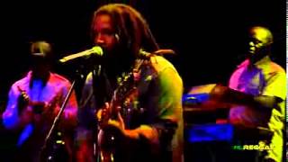 Stephen Marley performing "Break Us Apart"