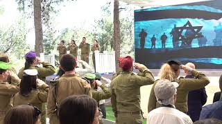 טקס השביל המחבר לזכר חללי נצר אחרון (עדכוני משרד הביטחון) - התמונה מוצגת ישירות מתוך אתר האינטרנט יוטיוב. זכויות היוצרים בתמונה שייכות ליוצרה. קישור קרדיט למקור התוכן נמצא בתוך דף הסרטון