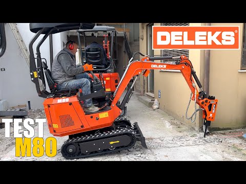 Miniescavatore DELEKS M80 con martello pneumatico e benna