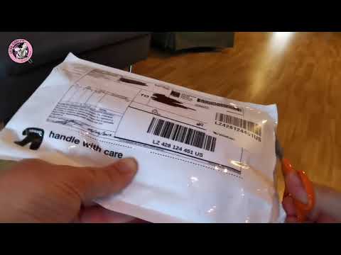 Unboxing custom X-23 Lego minifig