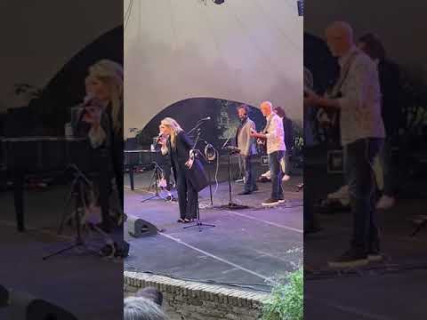 Dri3man ( Ferry van Leeuwen, Lo van Gorp en Nick Bult) met Marlayne Sahupala in het Cabrio in Soest