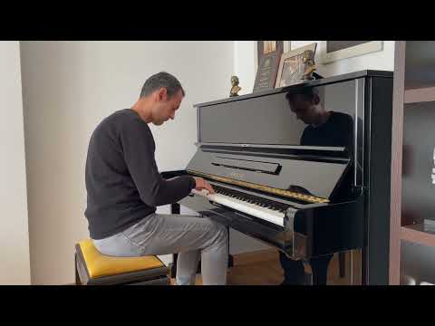 Oscar Pascasio - Prelude (Playing the piano at home)