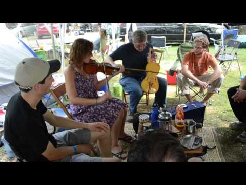 More of the Peanut with Garry & Genevieve Harrison - Clifftop 2011