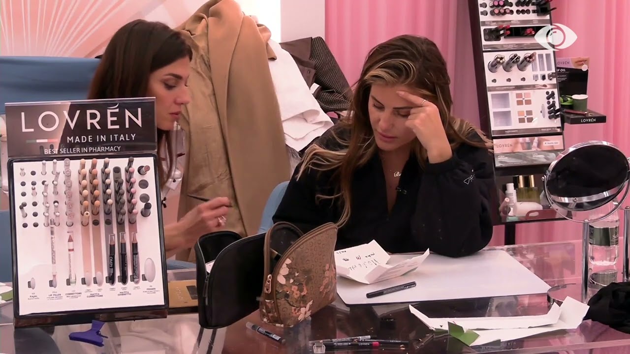 Valbona dhe Loredana përgatisin ne letër një urim për ditëlindjen e Laertit