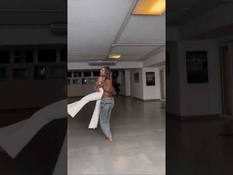 Carlinha, se a minha mãe ligar tu fala que eu tô com você! marque sua amiga que passa pano pra você