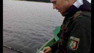 preview picture of video 'Sams 5,5 Kg Puzes ezerā'