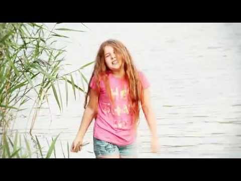 Larissa Felber - Pack die Badehose ein (offizielles Musikvideo)