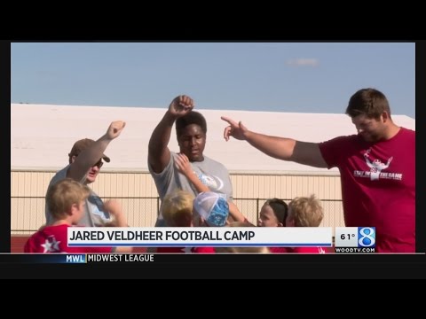 Jared Veldheer hosts annual youth football camp
