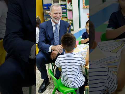 Felipe VI y Letizia visitan un colegio ceutí #shorts