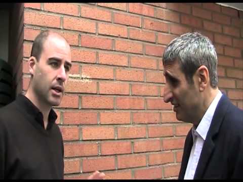 What's the difference between mustn't and don't have to?