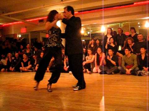  Giselle Anne  and  Gustavo Naveira  are  dancing  to  the  vals  "  Viejo Portón  "