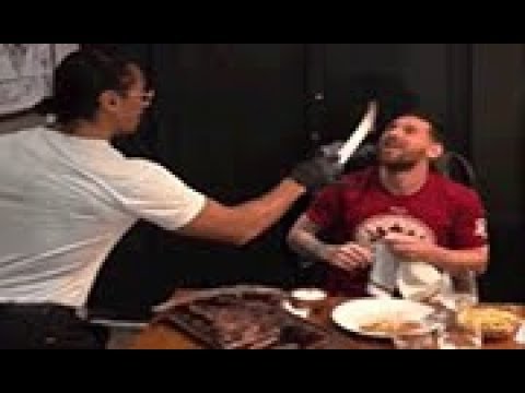 #Messi with Turkish chef  Nusret During his stay in #Dubai