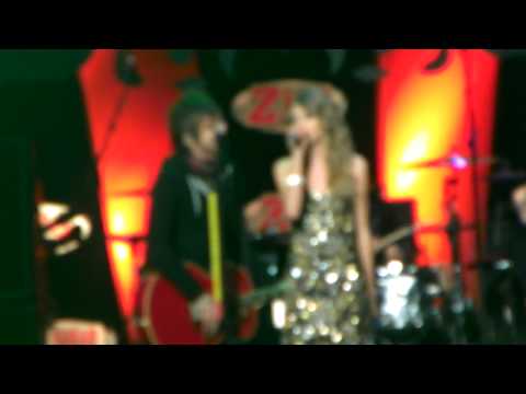 Boys Like Girls ft. Taylor Swift- Two is Better Than One @ Jingle Ball '09