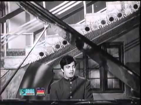 yeh kaaghazii phuul jaisay chehray - waheed Film { Dever Bhabhi} -.flv