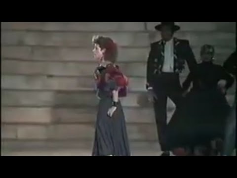Agnes Baltsa in trouble with sound system, Arena di Verona 1986