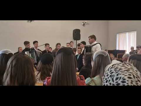 Grup de tineri #isus #dumnezeu #duhulsfânt #cintaricrestine #christianmusic #