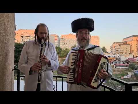 Chilik Frank & Avraham Leiv – Wishing in Yiddish A Good Year For Klal Yisrael! 