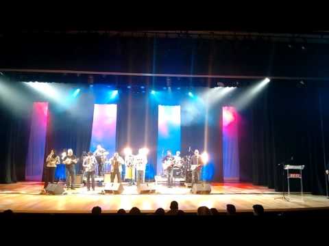 Samba G no festival de talentos realizado pelo SESI