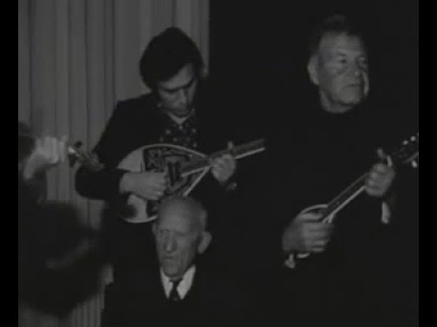 Ρεμπέτικη κομπανία τραγουδά την Φραγκοσυριανή του ΜΑΡΚΟΥ ΒΑΜΒΑΚΑΡΗ (1974)