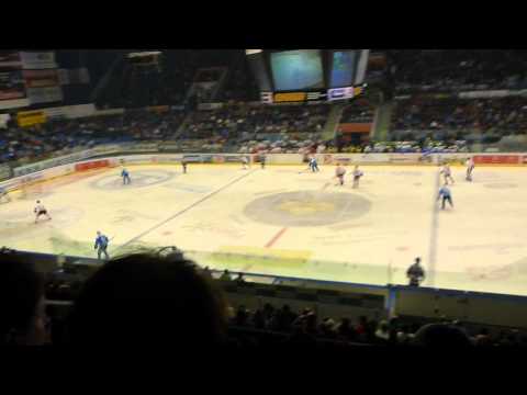 Bitka - Johnson (HC Plzeň) vs. Květoň (HC Třinec) - 15.2.2012