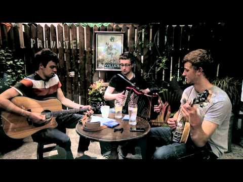 Jigs - The Whailing Banshee, Leslie's March, Patsy Tuohey's - Féile Trad