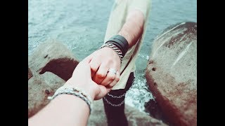 Maroon 5, Julia Michaels ‒ Help Me Out Lyrics