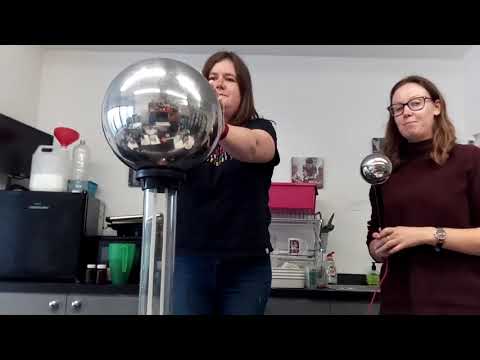 How to use the Van de Graaff generator