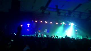 Hilltop Hoods - Shredding the Balloon/Praise You (Live)