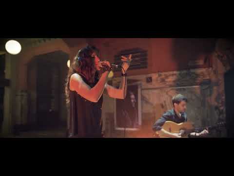 Milonga de ojos dorados, por Maia Castro